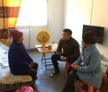 三八妇乐集团携手陕西省食品药品监督管理局慰问贫困家庭